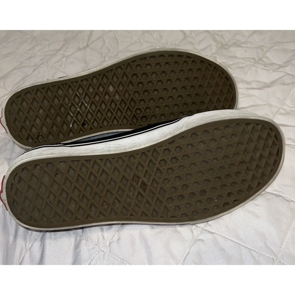 Van's Classic Low Top Men's Black/White Sneakers Size 7.5